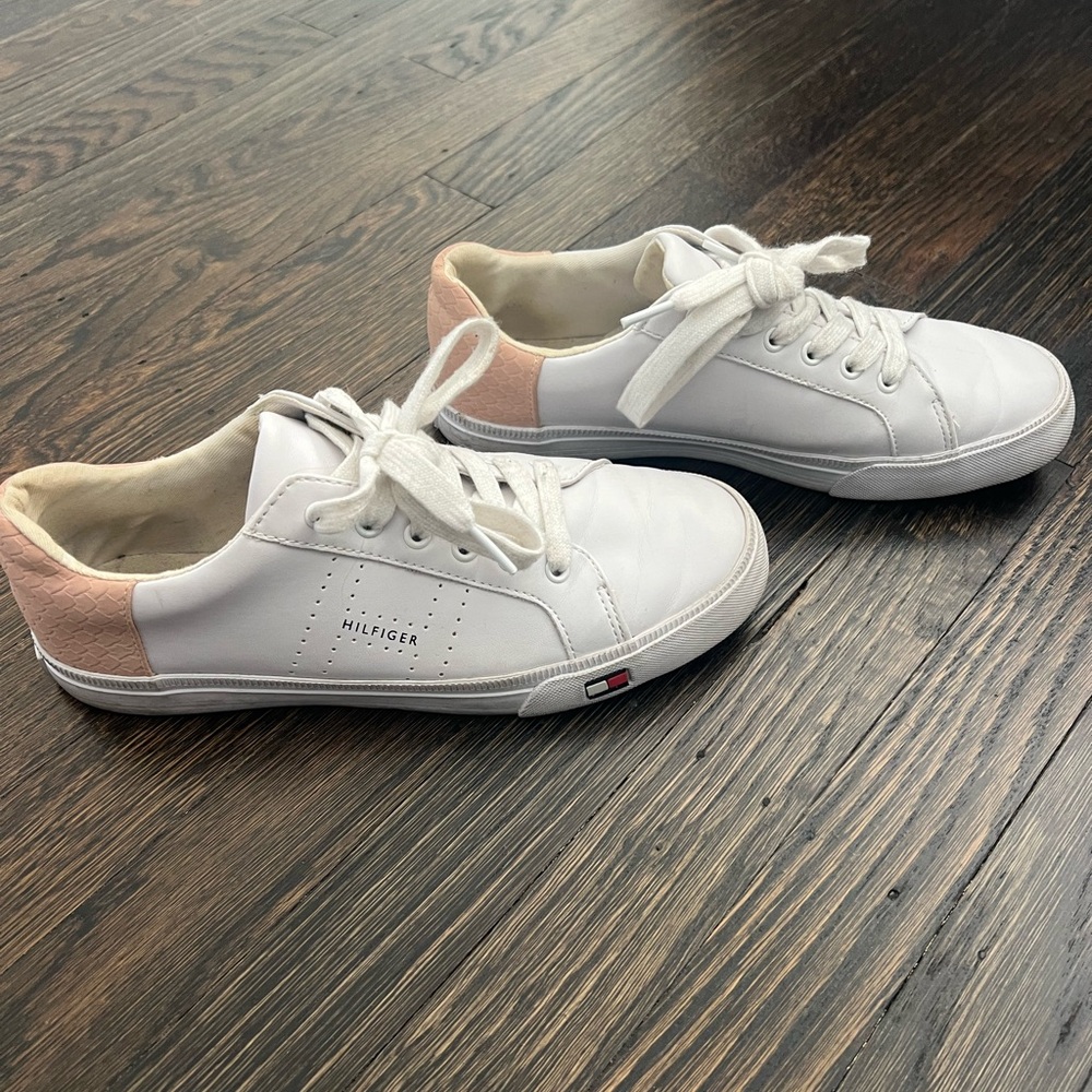 Tommy Hilfiger women’s sneakers size 7